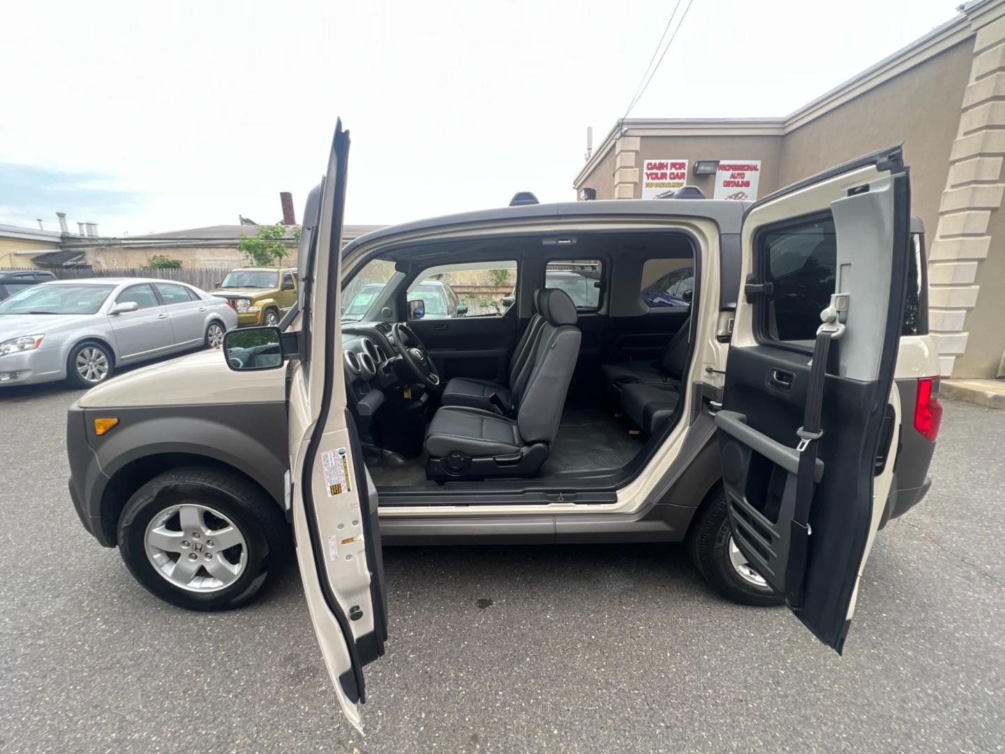 2005 Beige /Gray Honda Element EX 4WD 4-spd AT (5J6YH286X5L) with an 2.4L L4 DOHC 16V engine, 4 Speed Automatic Overdrive transmission, located at 1018 Brunswick Ave, Trenton, NJ, 08638, (609) 989-0900, 40.240086, -74.748085 - Photo#2